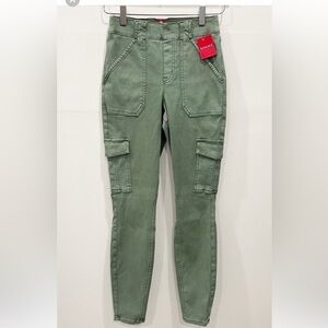 Spanx Stretch Twill Ankle Cargo Pants in soft sage green Size XS NWT